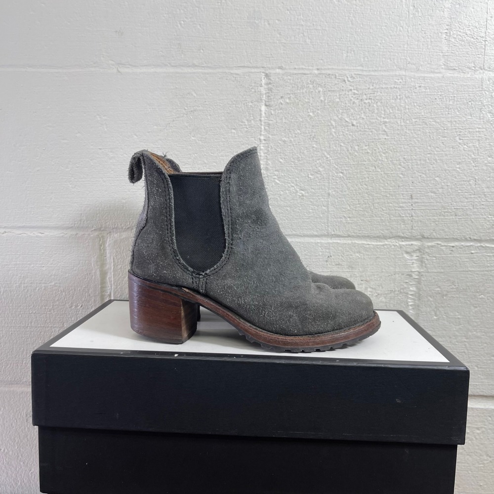 Frye Sabrina Chelsea Boots Gray Suede Block Heel Pull On Women's Size 6